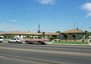 3487 E Clinton Ave in Fresno, CA - Foto de edificio - Building Photo