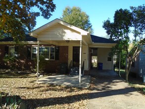 1925 Shade Ave in Florence, AL - Foto de edificio - Building Photo