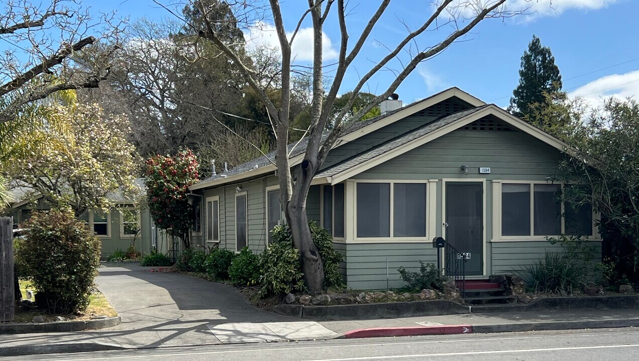 1584 North St in Santa Rosa, CA - Building Photo