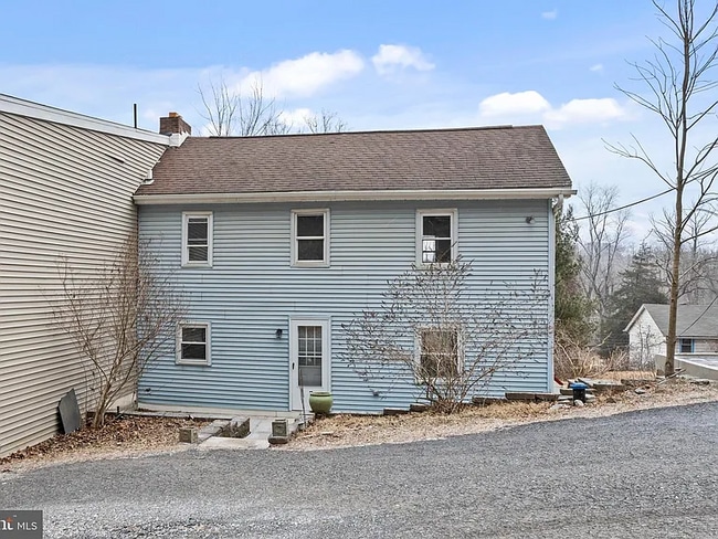 property at 7 Helluva Hill Ln