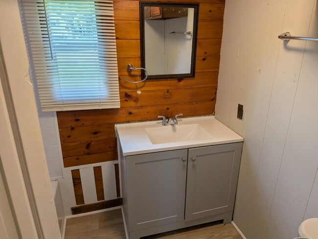 property at 2400 Oaklawn Blvd