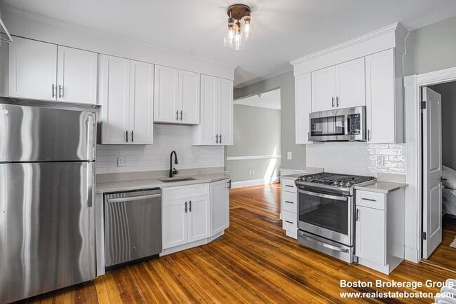 37 Harbor View St, Unit #3