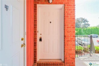 1464 N Cedar Crest Blvd in Allentown, PA - Building Photo - Building Photo