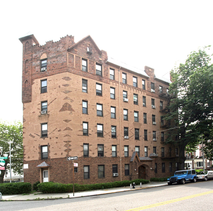 101 Marine Ave in Brooklyn, NY - Foto de edificio