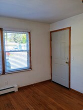 290 Orchard Dr-Unit -2 in Oregon, WI - Foto de edificio - Building Photo