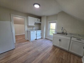 124 S Lake St in Gillett, WI - Building Photo