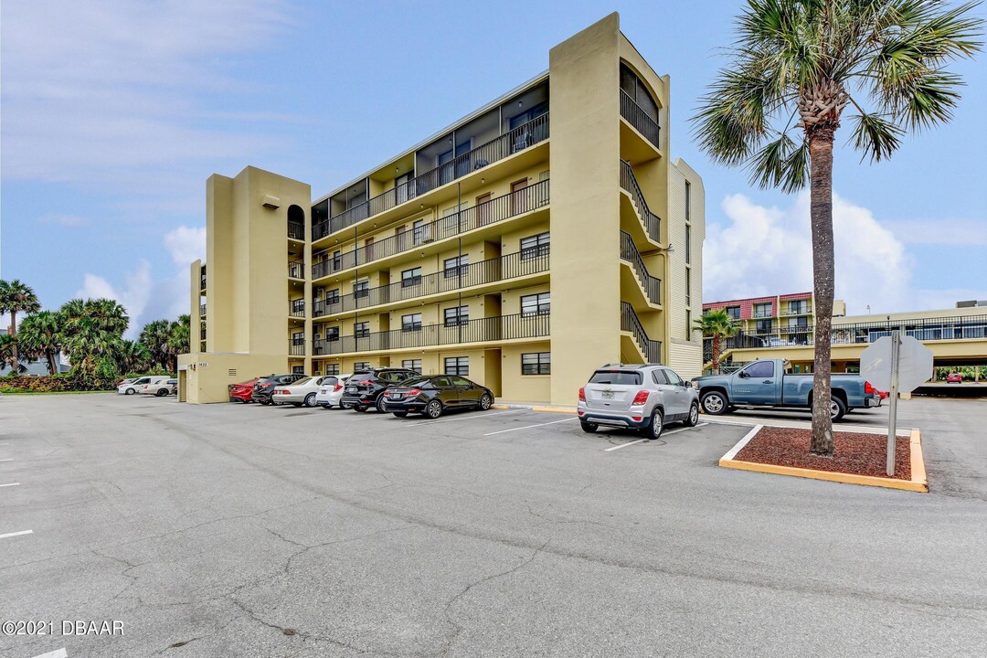 1433 N Atlantic Ave in Daytona Beach, FL - Building Photo