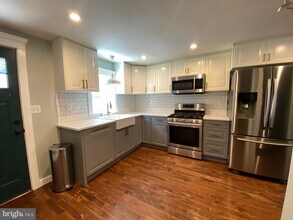 220 Mercer St in Philadelphia, PA - Building Photo - Building Photo