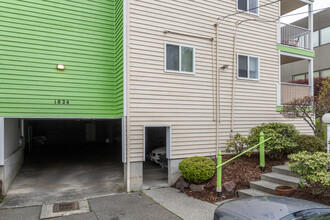 Northgate 9 Apartments in Seattle, WA - Building Photo - Building Photo