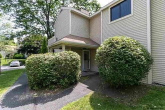 124 Grenadier Ct in Clifton Park, NY - Building Photo - Building Photo