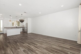 5272 Beachfront Cove in San Diego, CA - Building Photo - Building Photo