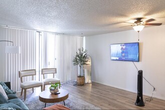 1400 E Palm Canyon Dr in Palm Springs, CA - Building Photo - Building Photo
