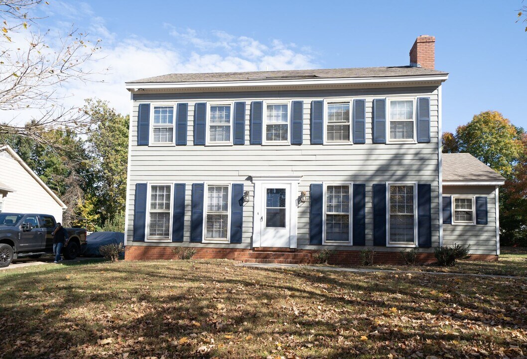 2219 Heather Glen Ln in Charlotte, NC - Building Photo