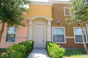 15 Regal Dr in Edinburg, TX - Building Photo