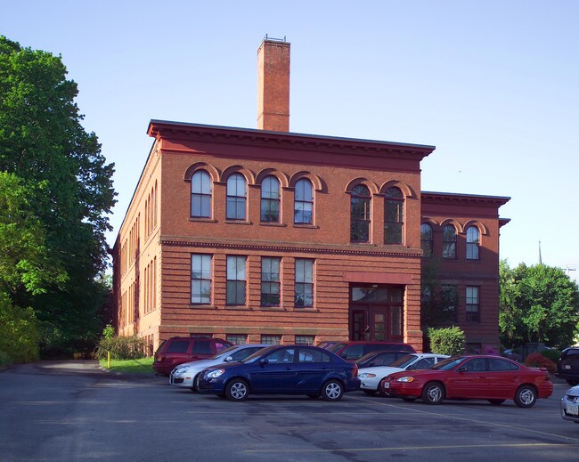 Valentine House Apartments in Chicopee, MA - Foto de edificio - Building Photo