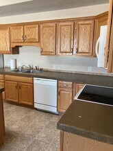 2414 W 10th St, Unit 800 ft2 Private Deck in Sioux Falls, SD - Building Photo - Building Photo