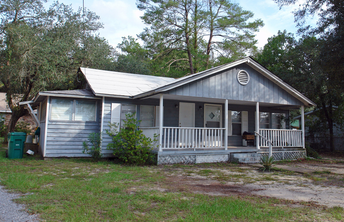 319 Niceville Ave in Niceville, FL - Building Photo