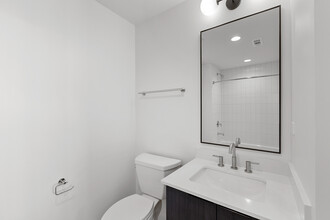 1801 W Grand Ave, Unit 201 in Chicago, IL - Building Photo - Building Photo