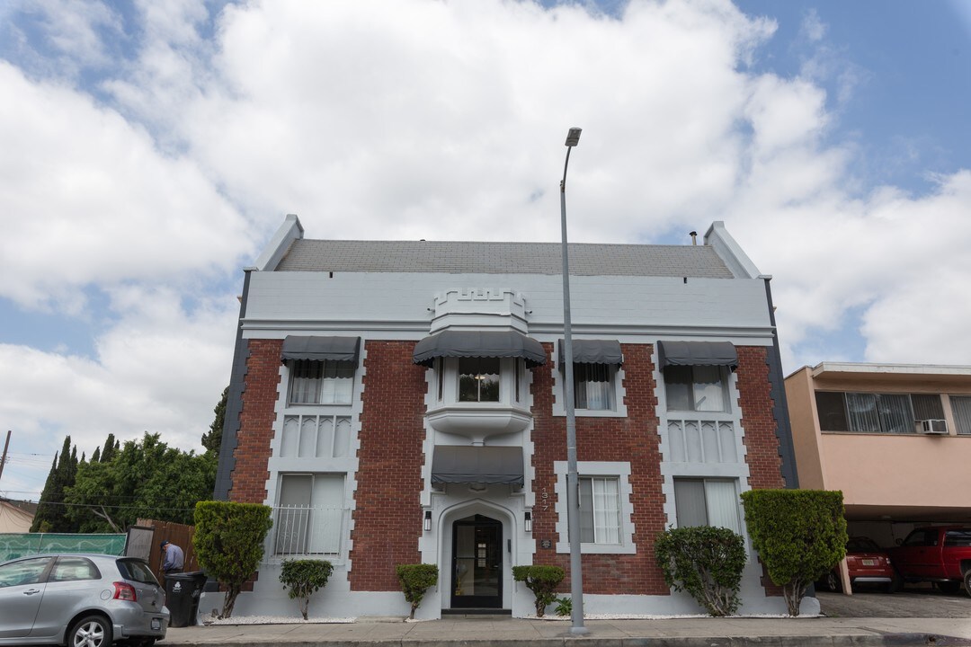 1317 N Bronson Ave in Los Angeles, CA - Building Photo