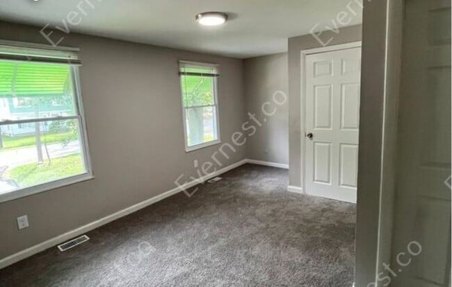 547 Richards Rd in Toledo, OH - Foto de edificio - Building Photo