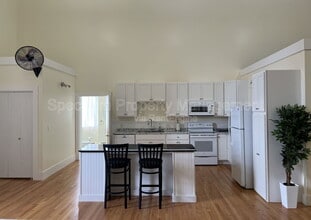 24 Common St in Waterville, ME - Building Photo - Building Photo