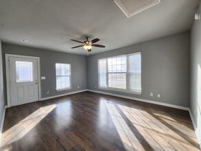 7642 SW Regional Airport Blvd in Bentonville, AR - Building Photo - Building Photo