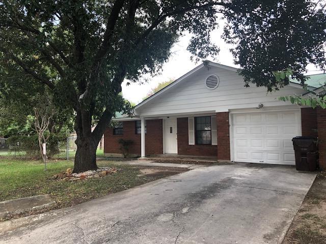1004 Bowie St