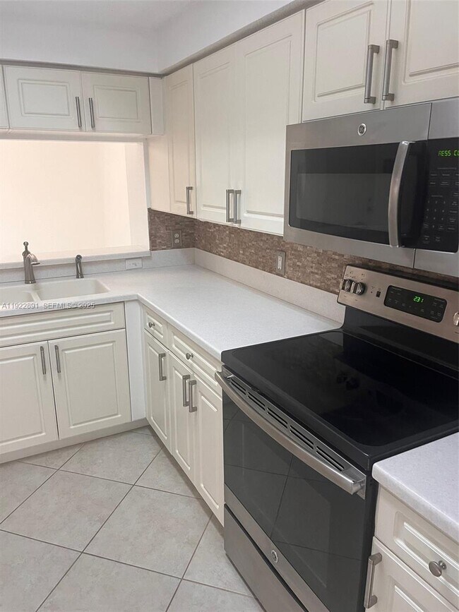 3021 Alcazar Pl in Palm Beach Gardens, FL - Building Photo - Building Photo