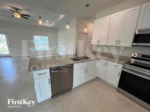 2124 NW 16th Pl in Cape Coral, FL - Building Photo - Building Photo