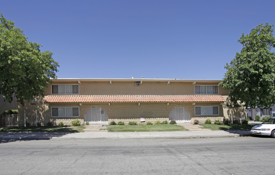 Town Square Apartments in Palmdale, CA - Building Photo