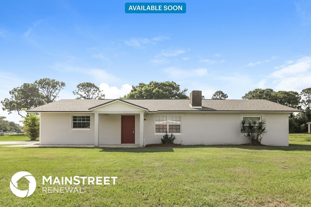 1299 Salina St SE in Palm Bay, FL - Building Photo