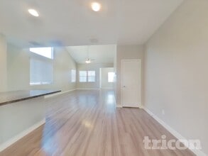 2630 E Danbury Rd in Phoenix, AZ - Foto de edificio - Building Photo