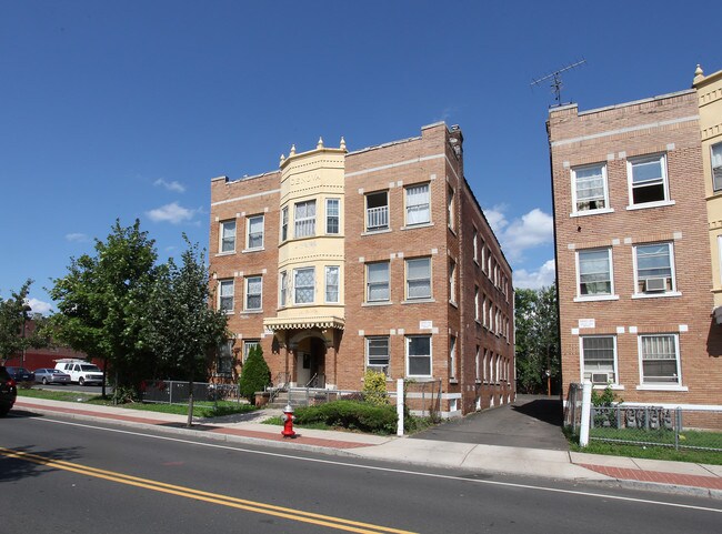 169-171 Washington St in New Britain, CT - Foto de edificio - Building Photo