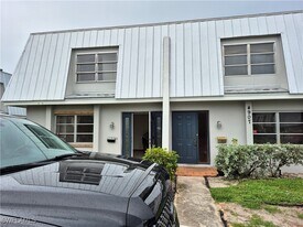 4907 Catalina Dr in Naples, FL - Building Photo