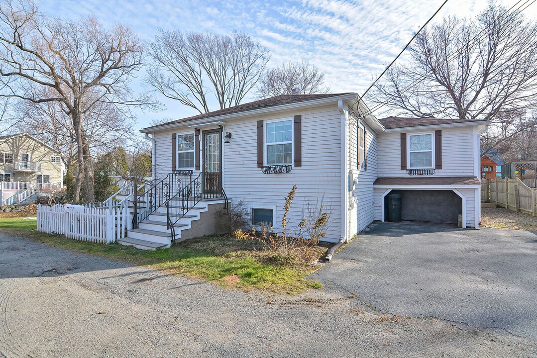 6 Charles St in Rockport, MA - Foto de edificio