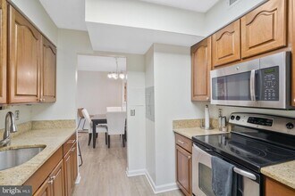 3800 Fairfax Dr, Unit 301 in Arlington, VA - Building Photo - Building Photo