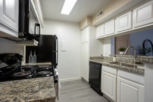 7100 Almeda in Houston, TX - Building Photo