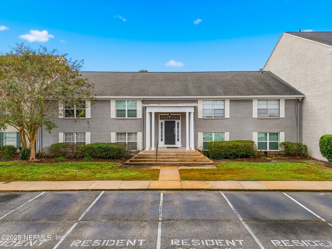 property at 4329 Plaza Gate Ln S