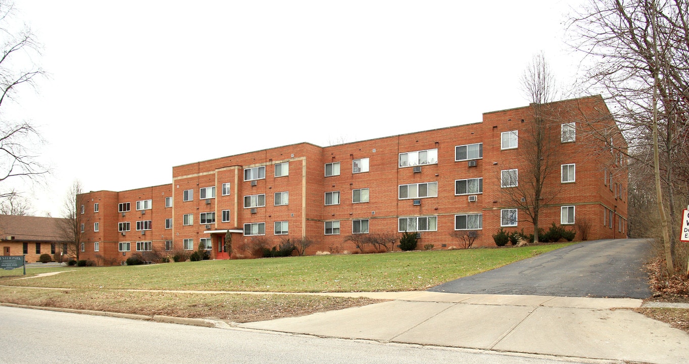 Center Park Apartments in Bedford, OH - Building Photo