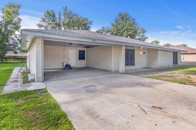 2426 Oak Cliff St in Lake Charles, LA - Building Photo - Building Photo