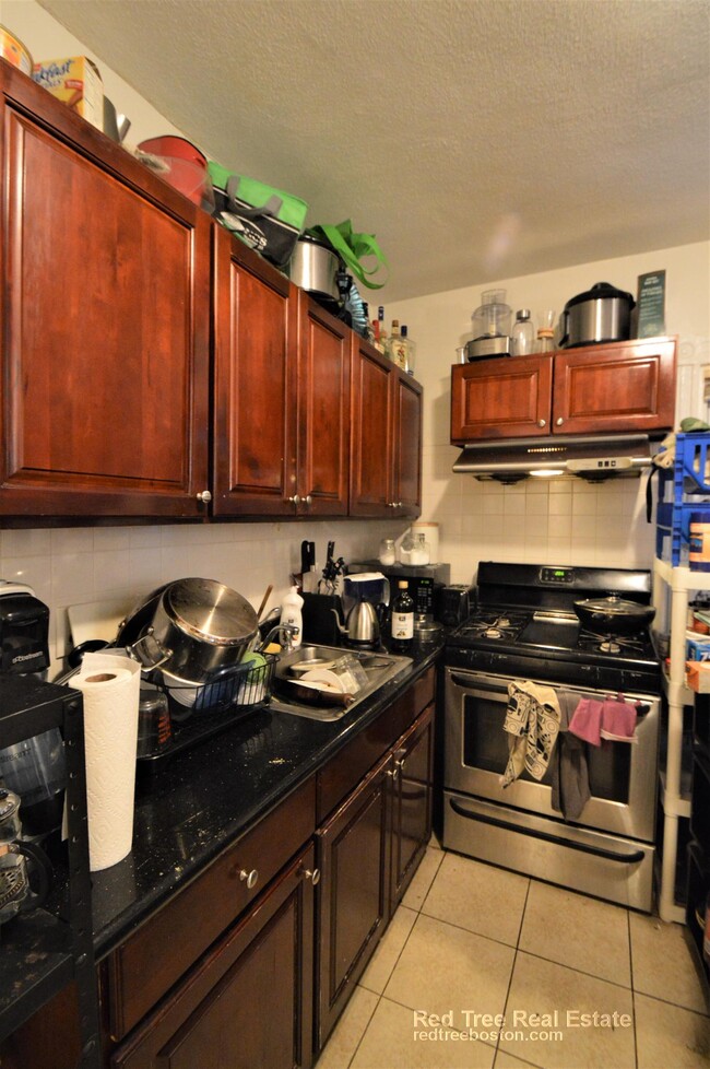 3 Warwick St, Unit 2 in Boston, MA - Foto de edificio - Building Photo