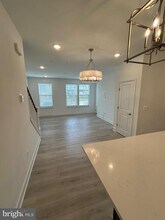 2512 W Peninsula Dr in Baltimore, MD - Foto de edificio - Building Photo