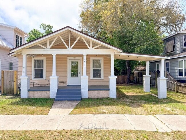 property at 1613 E Blount St