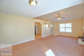 664 Windward Dr in Hinesville, GA - Foto de edificio - Building Photo