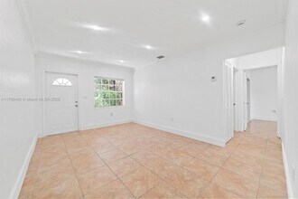 17380 NE 4th Pl in North Miami Beach, FL - Building Photo - Building Photo