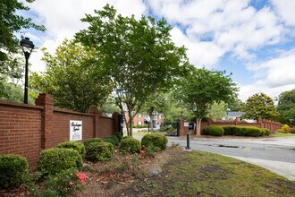 Brockington Square in Savannah, GA - Foto de edificio - Building Photo