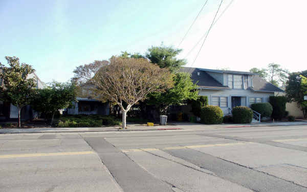 409-415 College Ave in Santa Rosa, CA - Building Photo