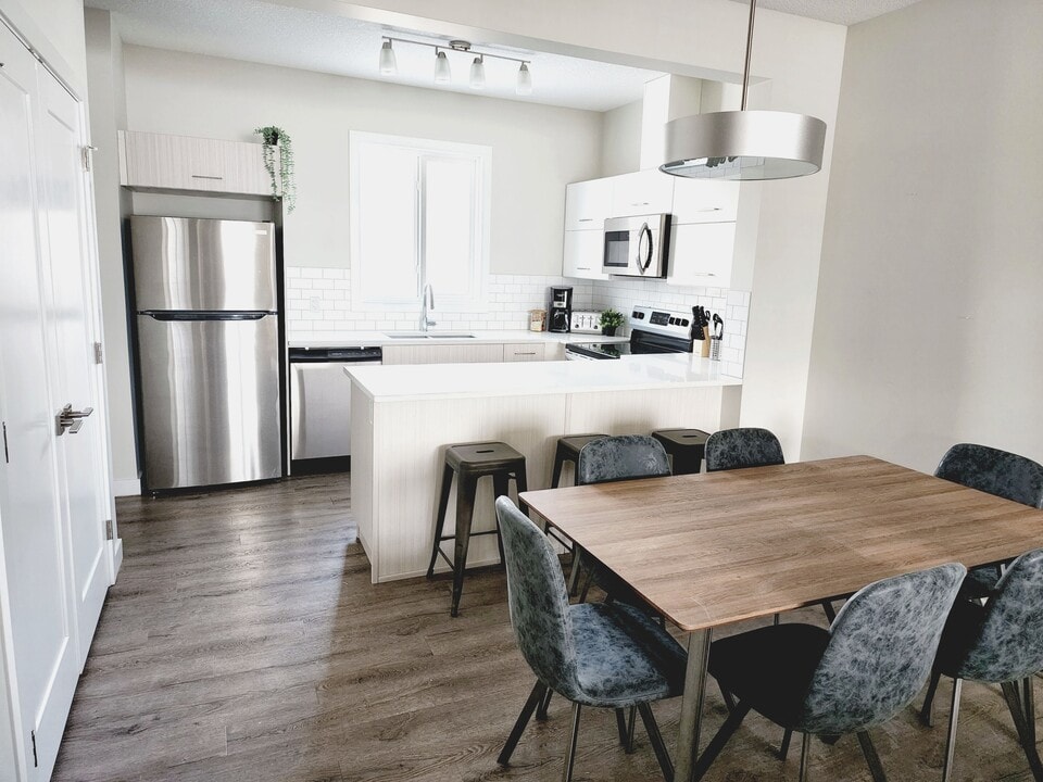 13020-13113 113 Ave NW in Edmonton, AB - Building Photo