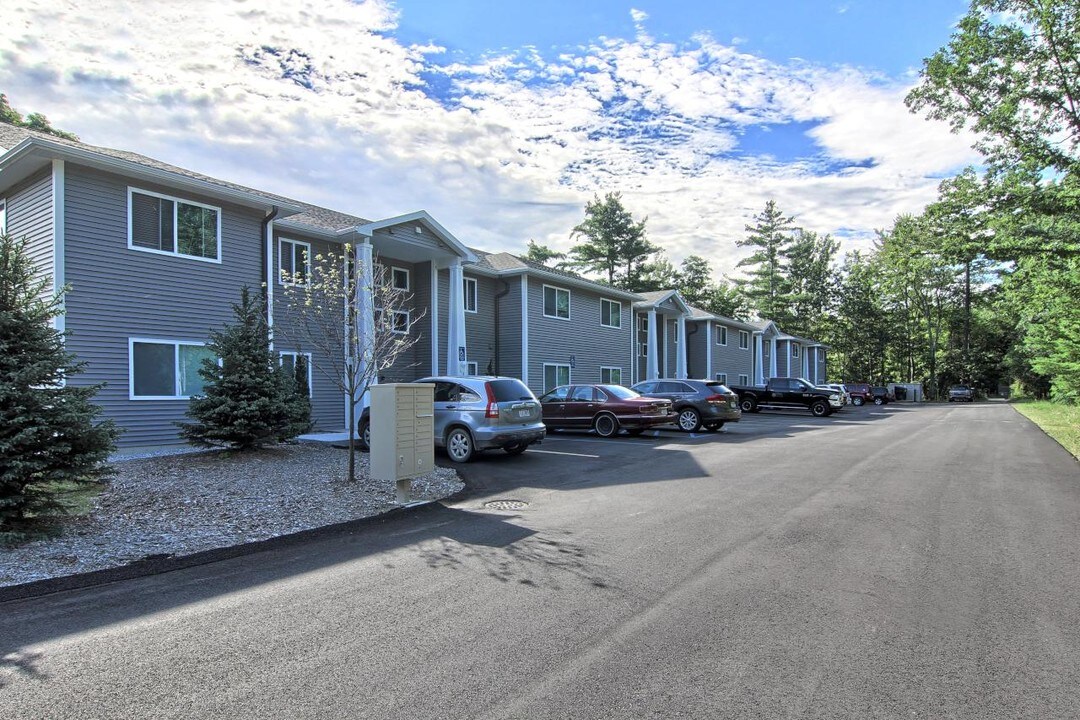 3220 Fern Creek Ln in Traverse City, MI - Building Photo