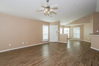 6440 Regina Dr in Fort Worth, TX - Foto de edificio - Building Photo